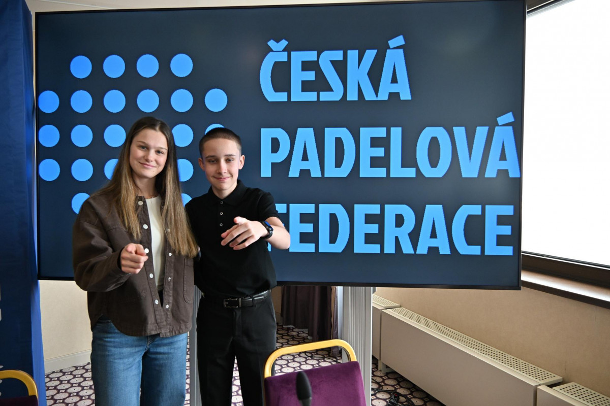 To je tak, když se nad Prahou ve čtyřiadvacátém patře o ničem jiném než o padelu nemluví To je tak, když se nad Prahou ve čtyřiadvacátém patře o ničem jiném než o padelu nemluví